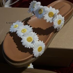 Lucky Brand LK Pallyon Daisy Sandals/ Pool Slides in White NEW Sz 8